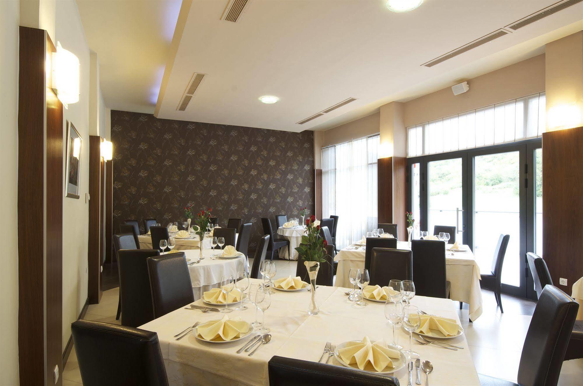 Hotel Fontana Buzet Εξωτερικό φωτογραφία