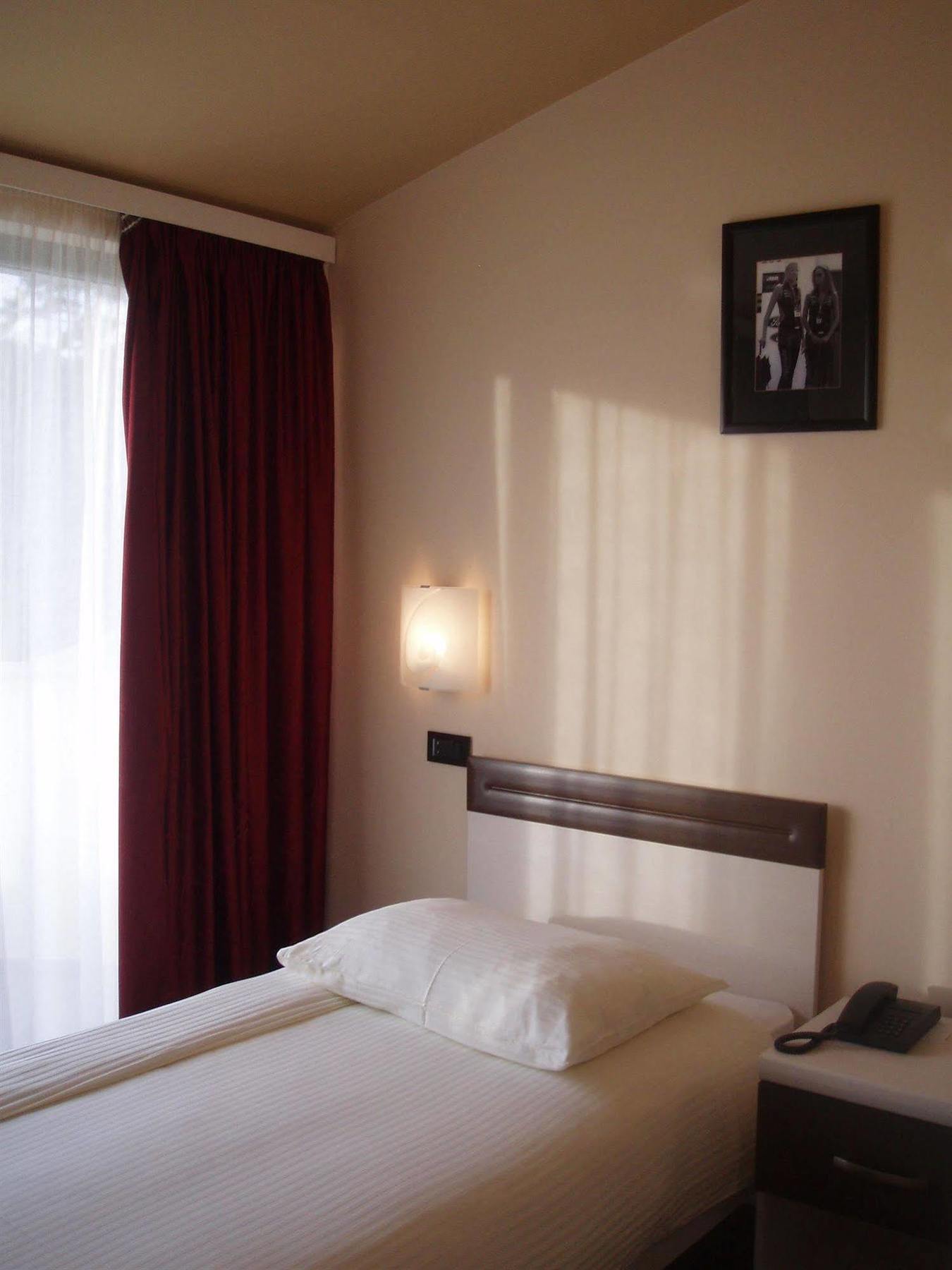 Hotel Fontana Buzet Εξωτερικό φωτογραφία
